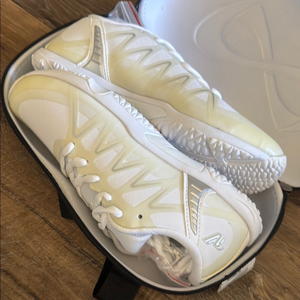 White Varsity Infinity Alpha Cheer Shoes size 7.5